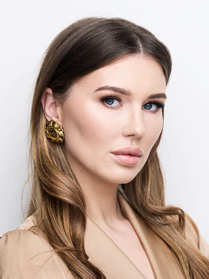 【CHANEL】CC LEATHER CHAIN EARRINGS レザー チェーン ピアス CHANEL Gold Plated CC Leather Chain Earrings Rental – Friday