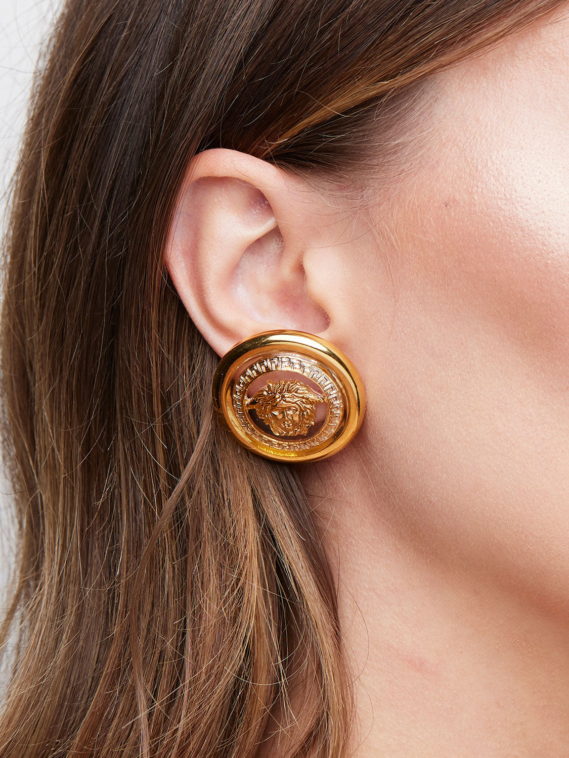 【関税＆送料込み】Versace Circular Medusa Earrings Medusa Head Earrings Gold | VERSACE US