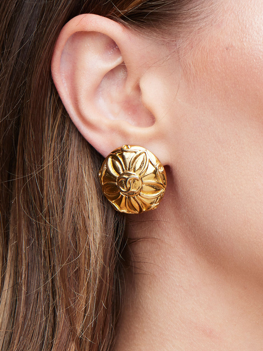 CHANEL Gold Plated CC Flower Earrings Rental