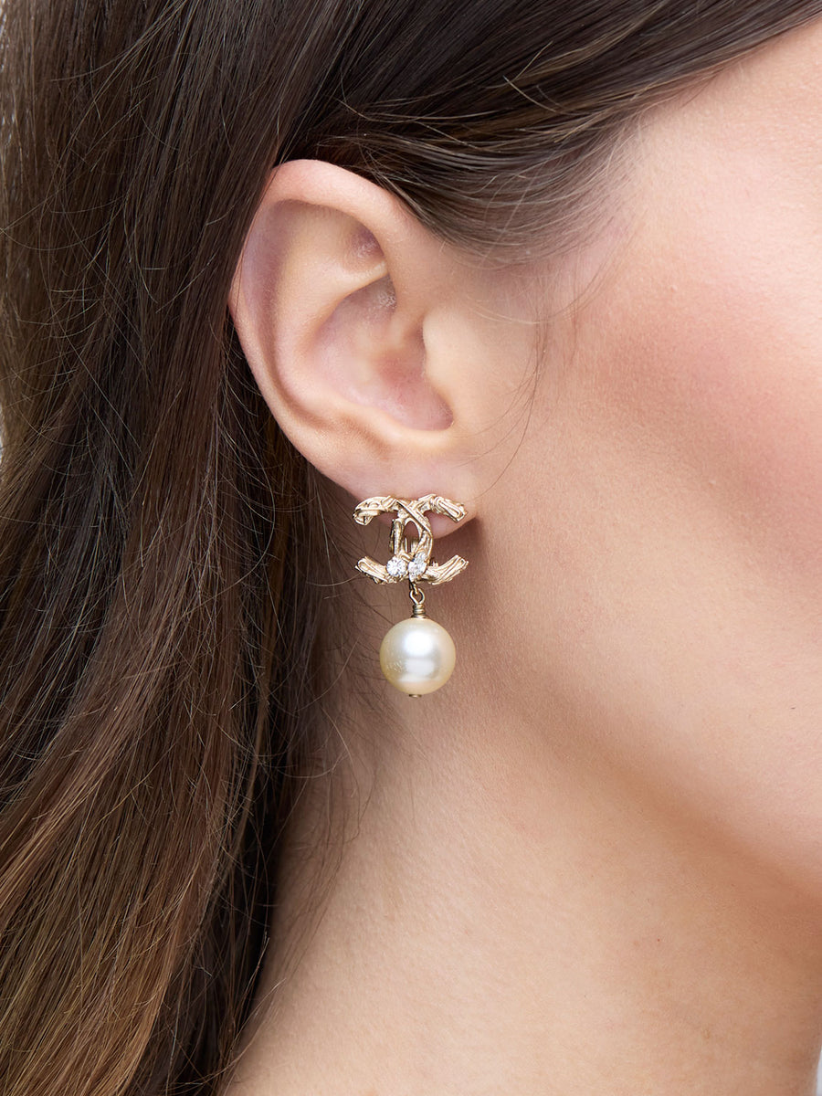 Chanel pearl cc drop earrings Clearance